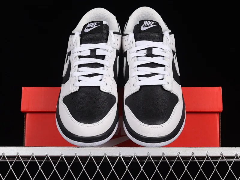 All Categories Nk SB Dunk Series Nk SB Dunk Low Low-top Sneakers C Version Nk Dunk Low "Reverse Panda" White and Black Reverse Panda SB Smashing Backboard Fashion Casual Sneakers FD9064-011